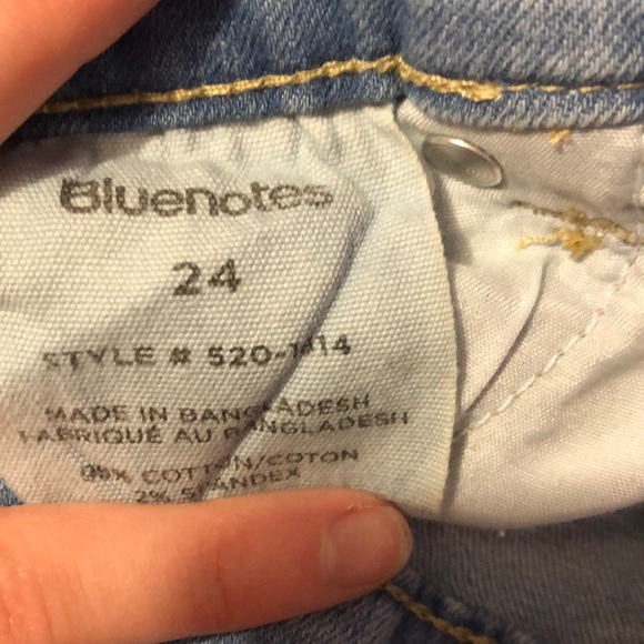 Light wash denim shorts with pink flowers - Picture 5 of 5